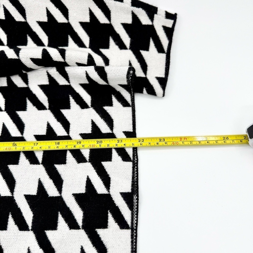 Six/Fifty Classic Houndstooth Black and White Women's Sweater - Picture 6 of 9